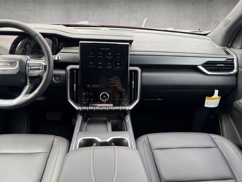 Certified 2025 GMC Acadia Elevation w/ Elevation Premium Package image 3