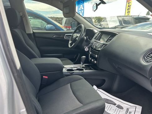 Used 2017 Nissan Pathfinder S image 11