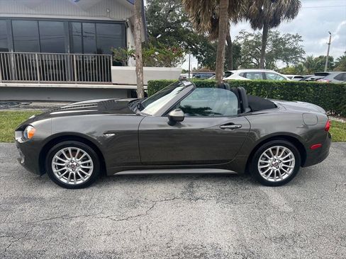 Used 2017 FIAT 124 Spider Classica image 9