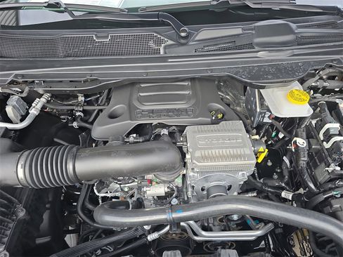 New 2026 RAM 1500 4x4 Crew Cab image 28