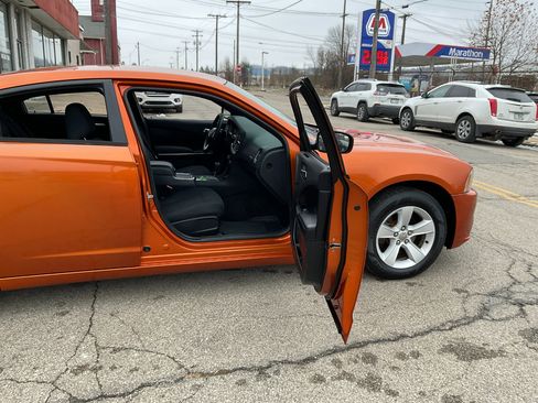Used 2011 Dodge Charger SE image 17