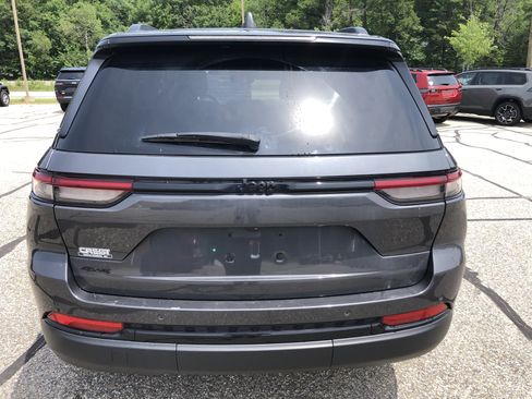 Used 2023 Jeep Grand Cherokee Altitude AWD/4WD image 4