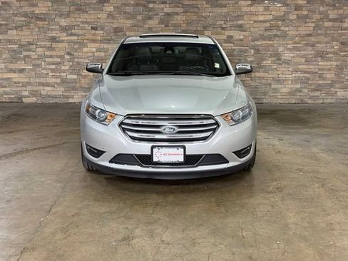 Used 2017 Ford Taurus Limited FWD image 2