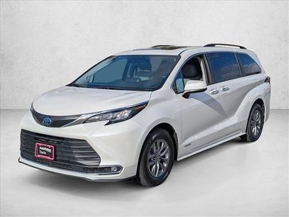 Used 2021 Toyota Sienna XLE