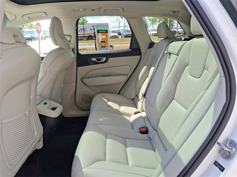Used 2024 Volvo XC60 B5 Plus image 14