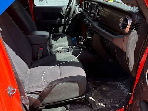 Used 2018 Jeep Wrangler Unlimited Sahara AWD/4WD image 6