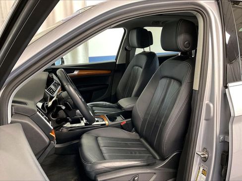 Used 2023 Audi Q5 2.0T Premium w/ Convenience Package AWD/4WD image 10