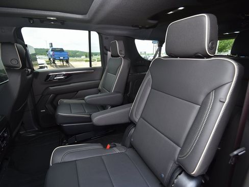 New 2025 Chevrolet Suburban Premier image 12