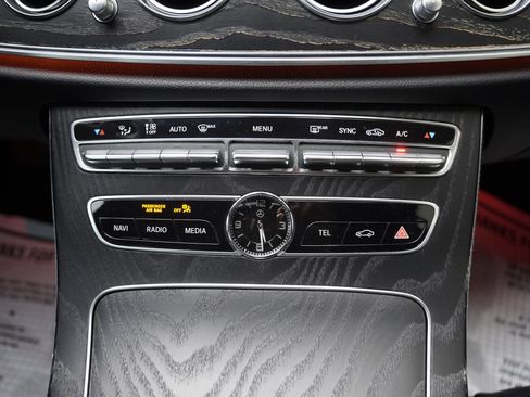 Used 2020 Mercedes-Benz E 350 Sedan image 31