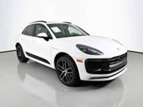 Certified 2026 Porsche Macan AWD/4WD image 3