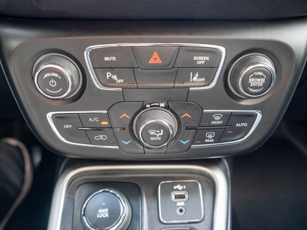 Used 2021 Jeep Compass Latitude w/ Sun and Sound Group AWD/4WD image 27