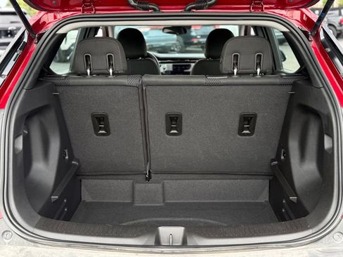 Used 2022 Chevrolet Bolt EUV LT w/ Comfort Package FWD image 24