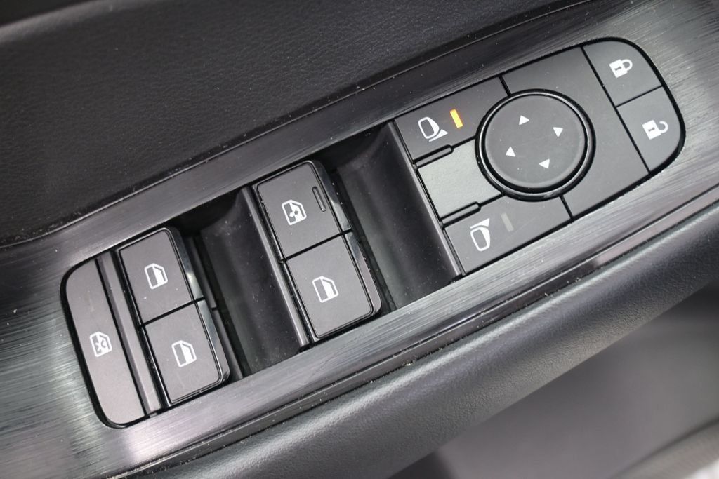 Used 2024 Nissan Rogue S FWD image 23