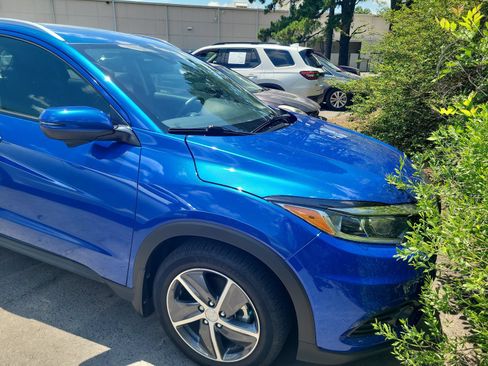 Certified 2021 Honda HR-V EX-L image 4