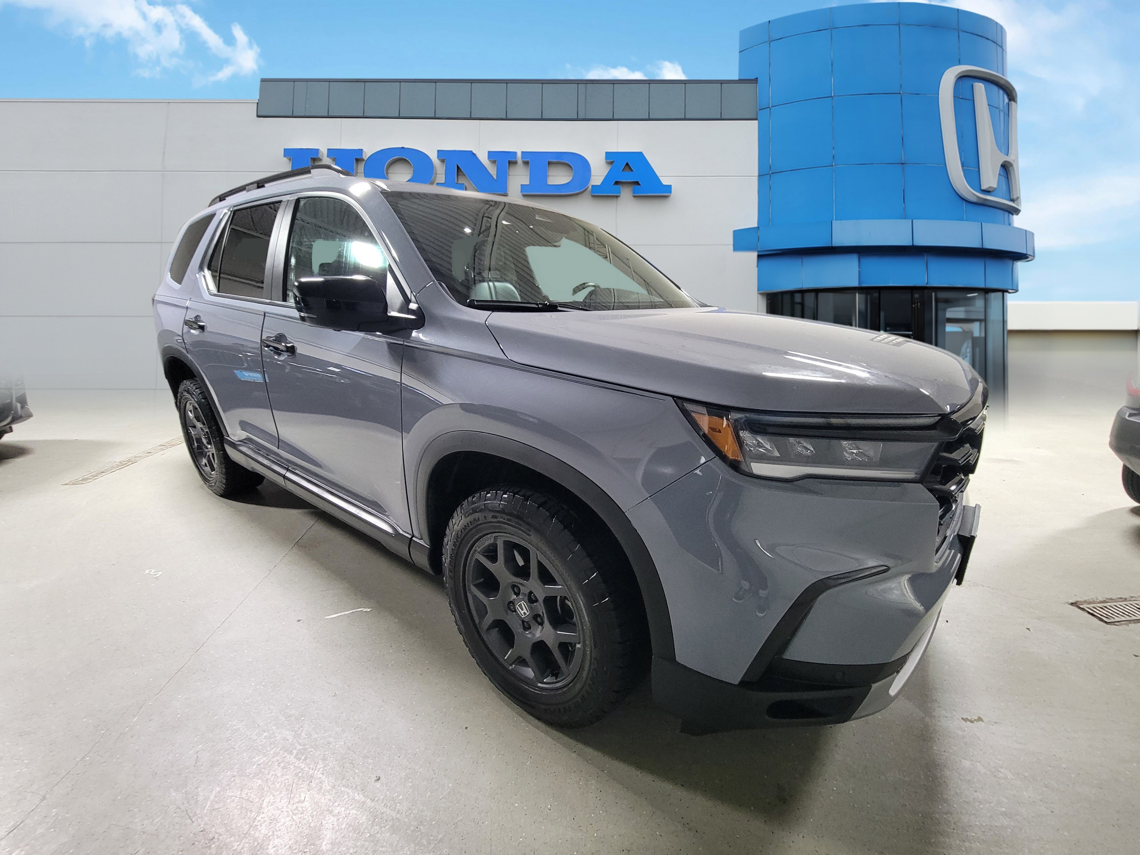 Used 2025 Honda Pilot TrailSport image 45