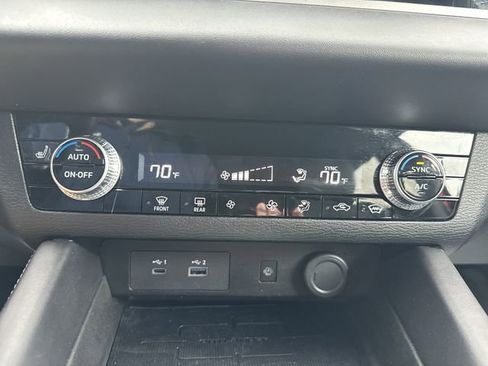 Used 2024 Mitsubishi Outlander SE image 18