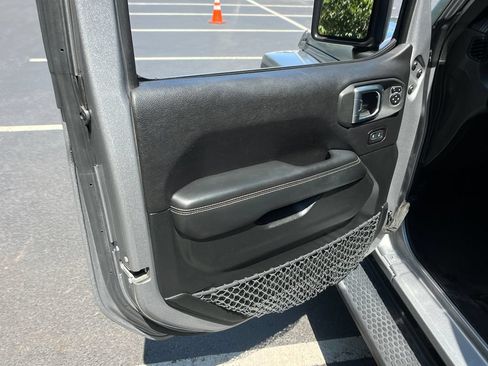 Used 2019 Jeep Wrangler Unlimited Sahara w/ Cold Weather Group AWD/4WD image 11
