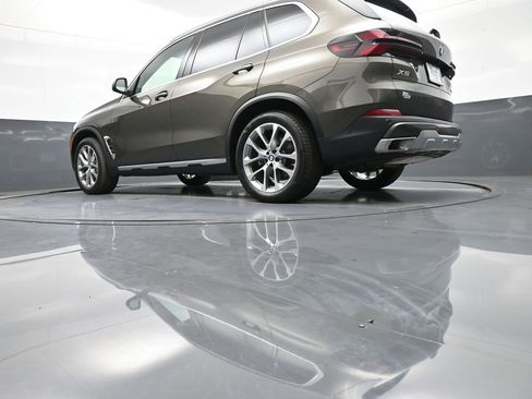 Used 2025 BMW X5 xDrive40i w/ Climate Comfort Package image 36