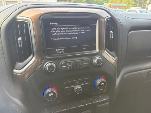 Used 2020 Chevrolet Silverado 2500 High Country w/ Technology Package AWD/4WD image 12