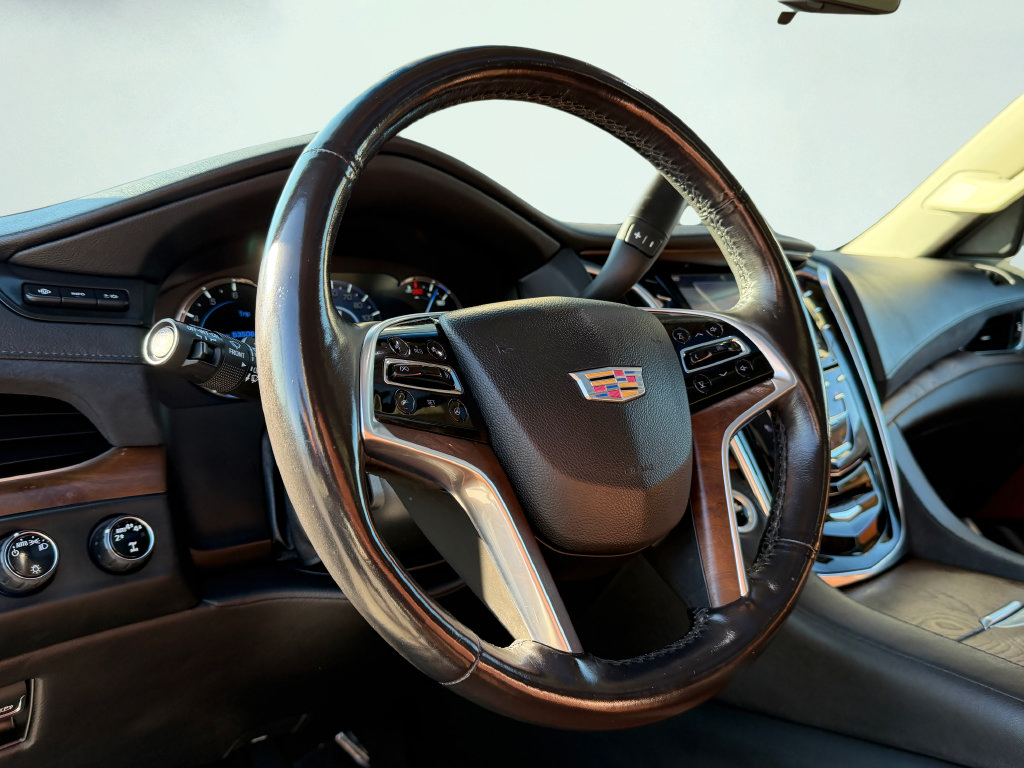 Used 2019 Cadillac Escalade Premium Luxury AWD/4WD image 21