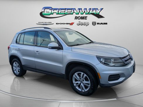 Used 2015 Volkswagen Tiguan S FWD image 1