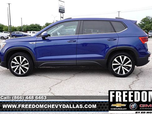 Used 2024 Volkswagen Taos SE FWD image 4