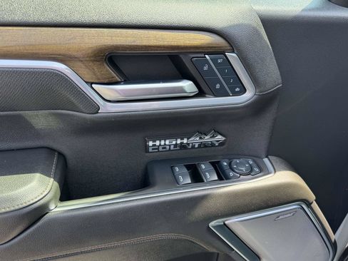 Used 2024 Chevrolet Silverado 1500 High Country w/ High Country Premium Package AWD/4WD image 19