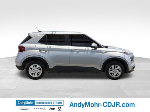 Used 2023 Hyundai Venue SE w/ Cargo Package FWD image 8