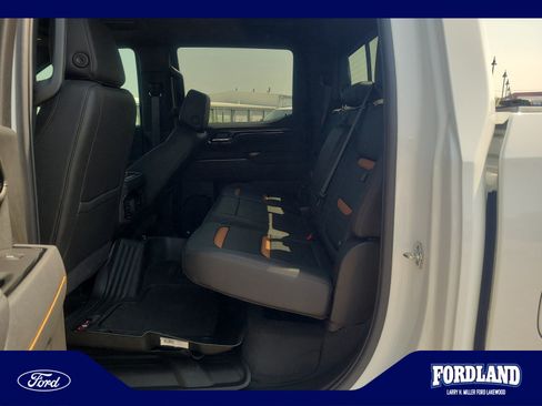 Used 2025 GMC Sierra 1500 AT4 w/ AT4 Premium Package AWD/4WD image 17