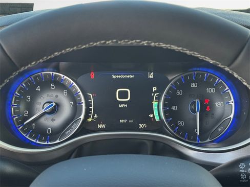 Certified 2026 Chrysler Pacifica Select image 13