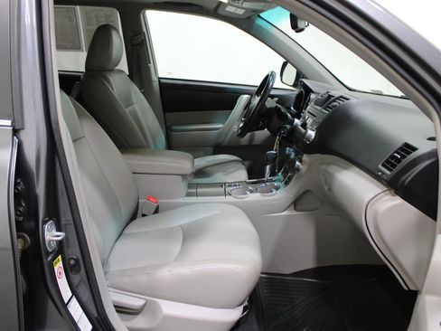 Used 2012 Toyota Highlander SE image 31