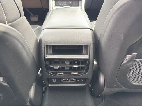 Used 2024 Jeep Grand Cherokee Limited w/ Luxury Tech Group II image 39