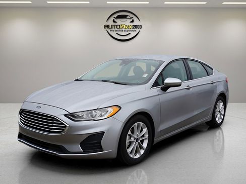 Used 2020 Ford Fusion SE image 3