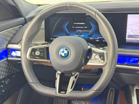 Used 2023 BMW i7 xDrive60 image 23