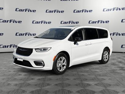 Used 2024 Chrysler Pacifica Limited