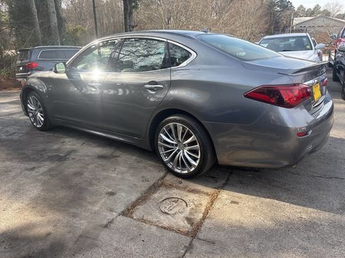 Used 2018 INFINITI Q70 Luxe w/ Sport Package image 7