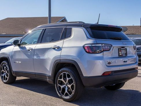 Used 2025 Jeep Compass Limited AWD/4WD image 9