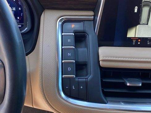 Used 2024 Chevrolet Suburban Premier w/ Advanced Technology Package AWD/4WD image 20