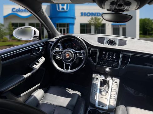 Used 2017 Porsche Macan AWD/4WD image 31