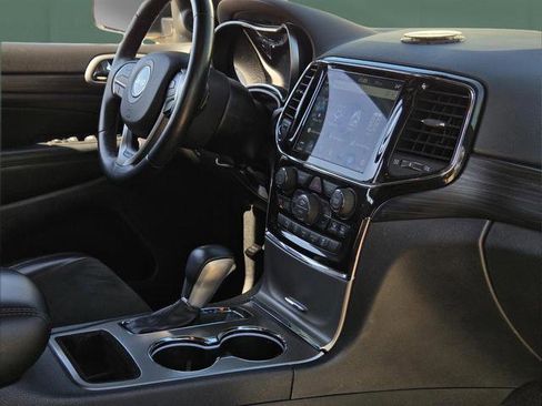 Certified 2022 Jeep Grand Cherokee Laredo X image 9