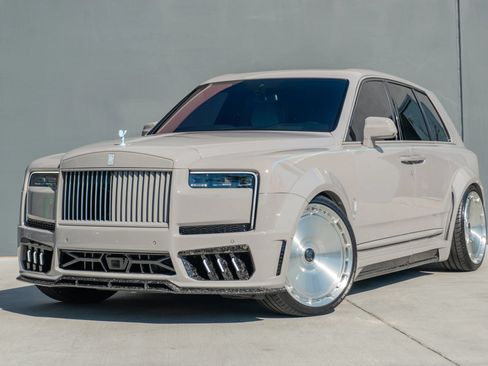 Used 2025 Rolls-Royce Cullinan Black Badge AWD/4WD image 3