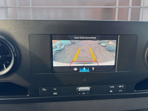 Used 2022 Mercedes-Benz Sprinter 4500 image 25