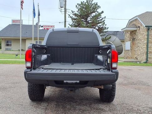 Used 2019 Toyota Tacoma TRD Off-Road AWD/4WD image 16