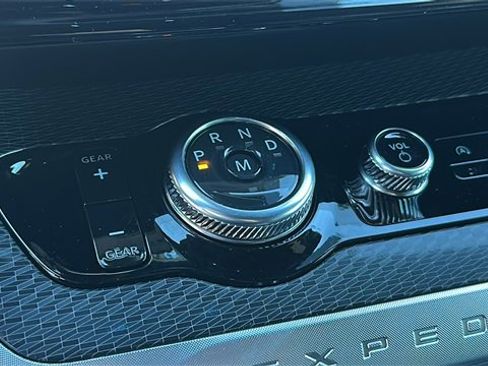 New 2025 Ford Expedition Max Platinum w/ Stealth Performance Package image 28