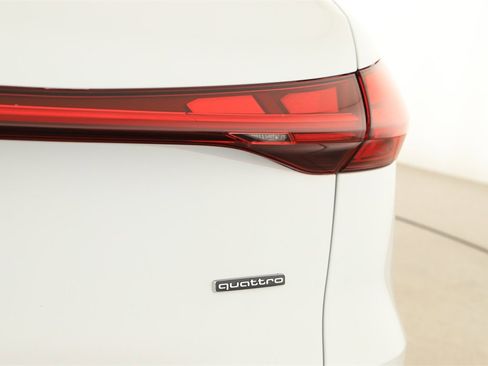 Certified 2025 Audi Q5 Prestige w/ 20" Wheel Package image 30