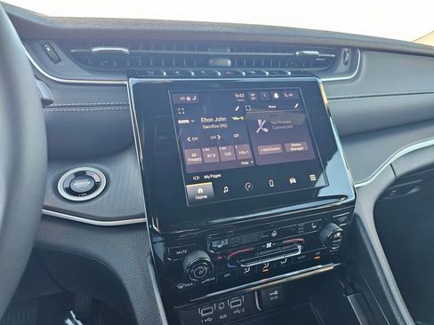 New 2025 Jeep Grand Cherokee Altitude image 19