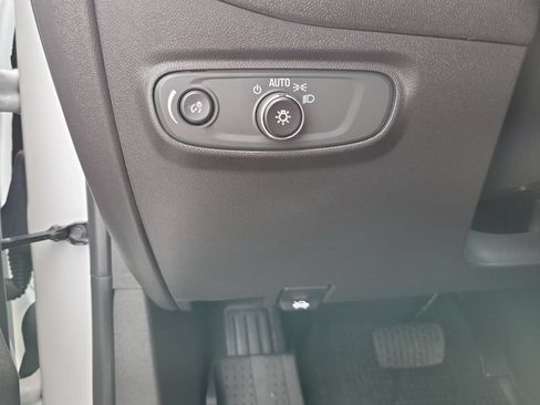 Certified 2023 Chevrolet Equinox RS FWD image 17