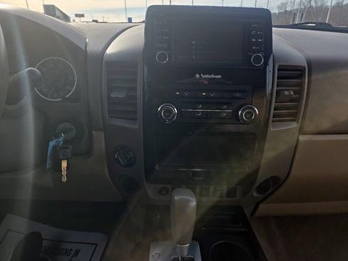 Used 2015 Nissan Titan SV w/ SV Value Truck Package image 18