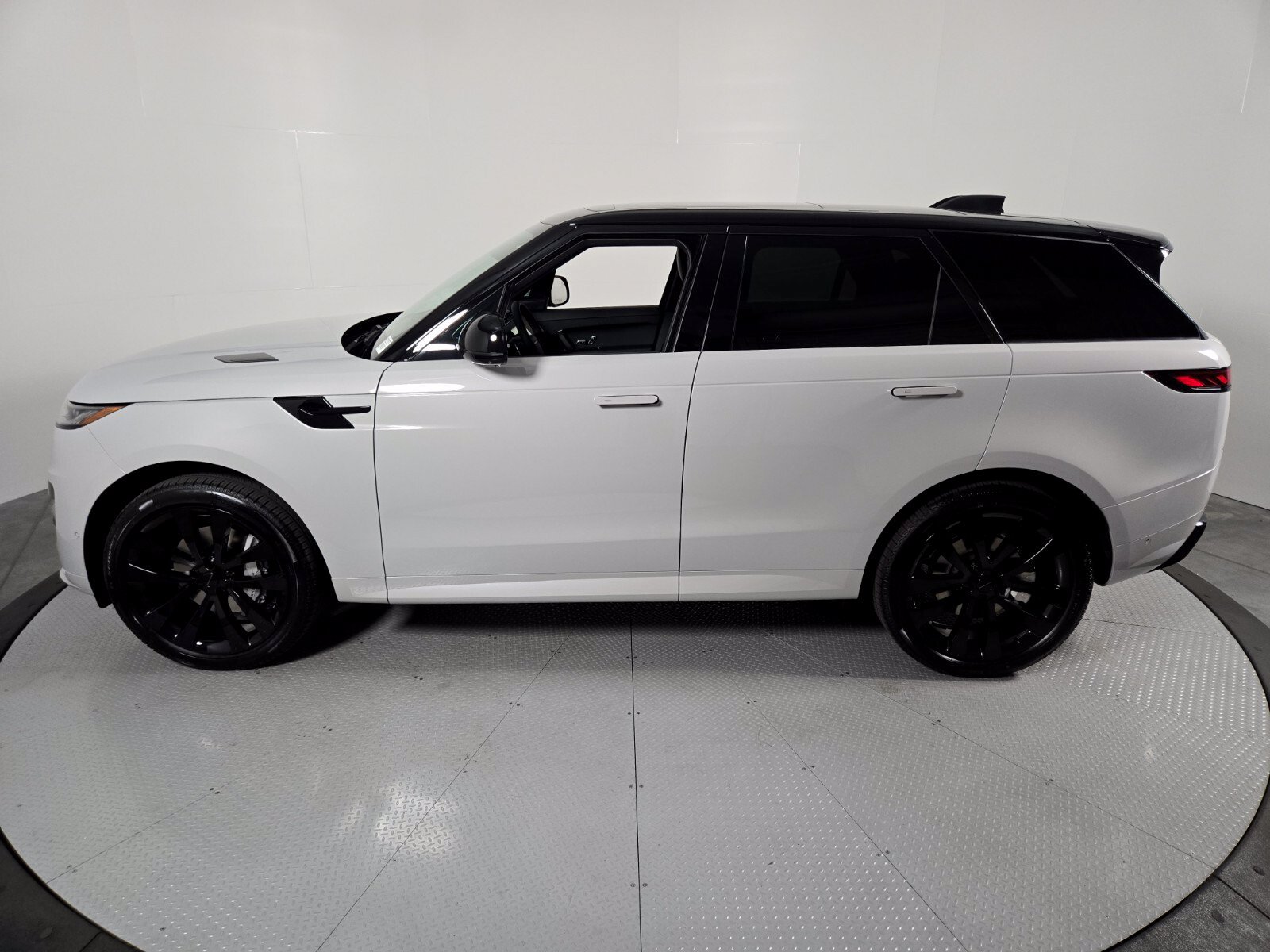 New 2027 Land Rover Range Rover Sport Dynamic SE AWD/4WD image 34