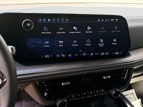 New 2025 Chevrolet Suburban Premier RWD image 21